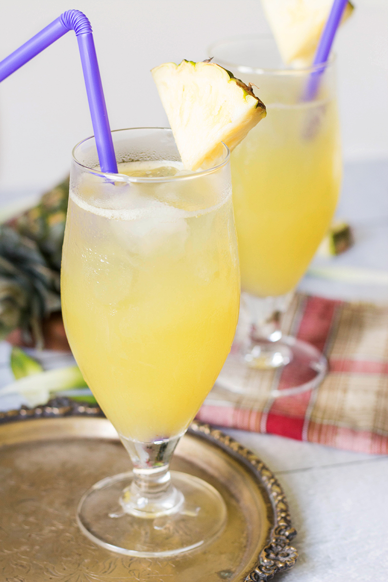 Si está sufriendo el calor del verano, pruebe estos 3 refrescantes Agua Frescas: piña-vainilla, fresa-sandía y pepino-menta. ¡El calor ya no es una amenaza!