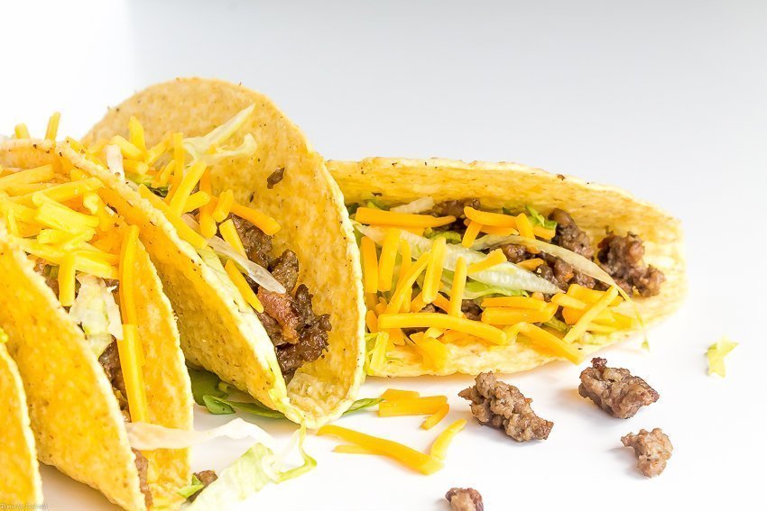 No es el Cinco de Mayo sin una tonelada de tacos. ¿Conoces algún truco para hacer tacos para el público? ¡Echa un vistazo a estos 5 consejos para los excelentes tacos de carne molida y aprende mis instrucciones justo a tiempo para el Cinco de Mayo!