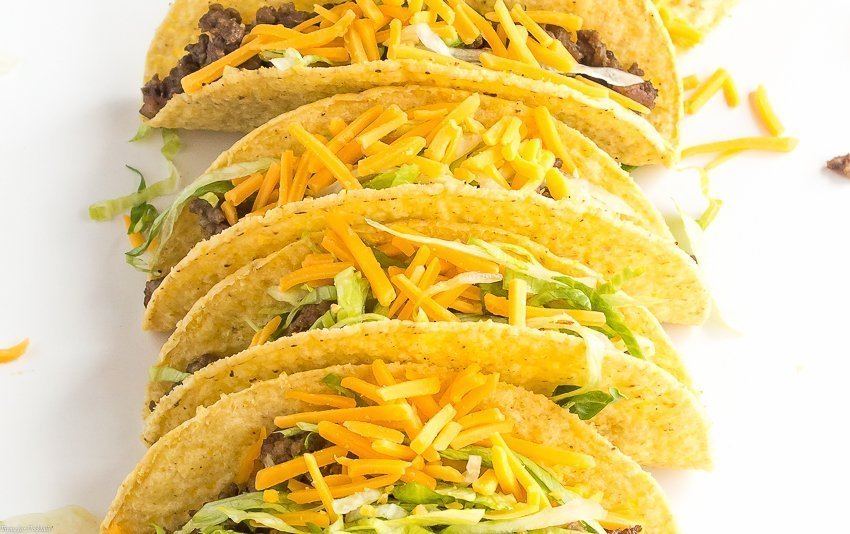 No es el Cinco de Mayo sin una tonelada de tacos. ¿Conoces algún truco para hacer tacos para el público? ¡Echa un vistazo a estos 5 consejos para los excelentes tacos de carne molida y aprende mis instrucciones justo a tiempo para el Cinco de Mayo!