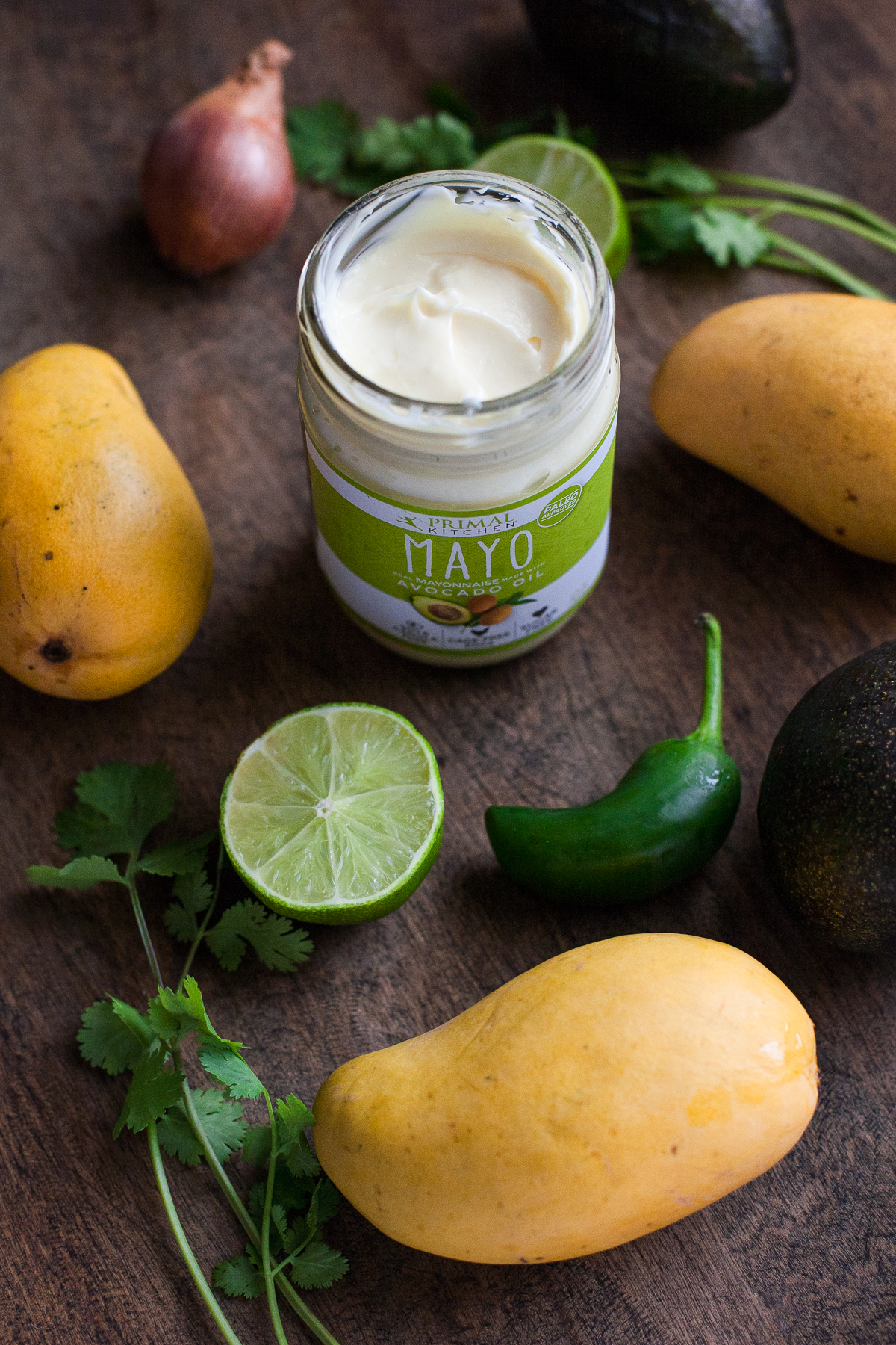 Ingredientes para Aguacates Rellenos Con Camarones Y Mango + Jalapeño Aioli (Sin Gluten, Paleo, Sin Lácteos, Entero30)