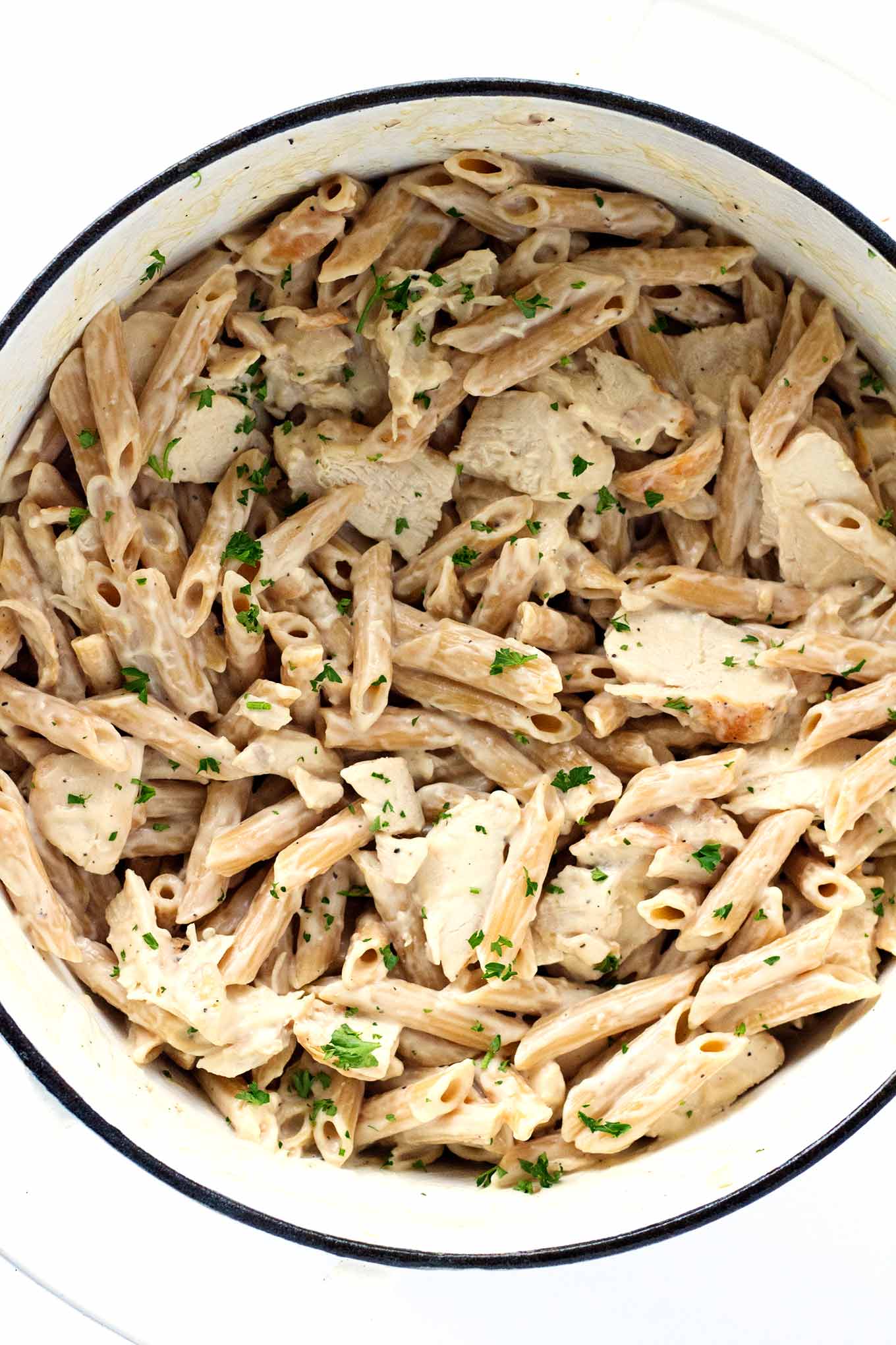 ¡Este alfredo fácil de pollo es tan simple de hacer y una excelente comida para esas noches de semana ocupadas!