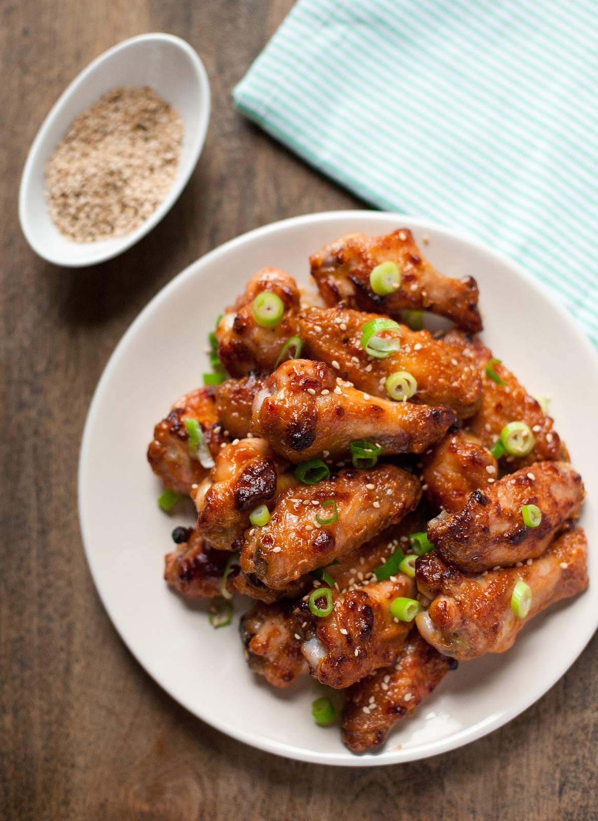 Alitas de pollo glaseadas con Tahini (sin gluten, paleo) | acalculatedwhisk.com 