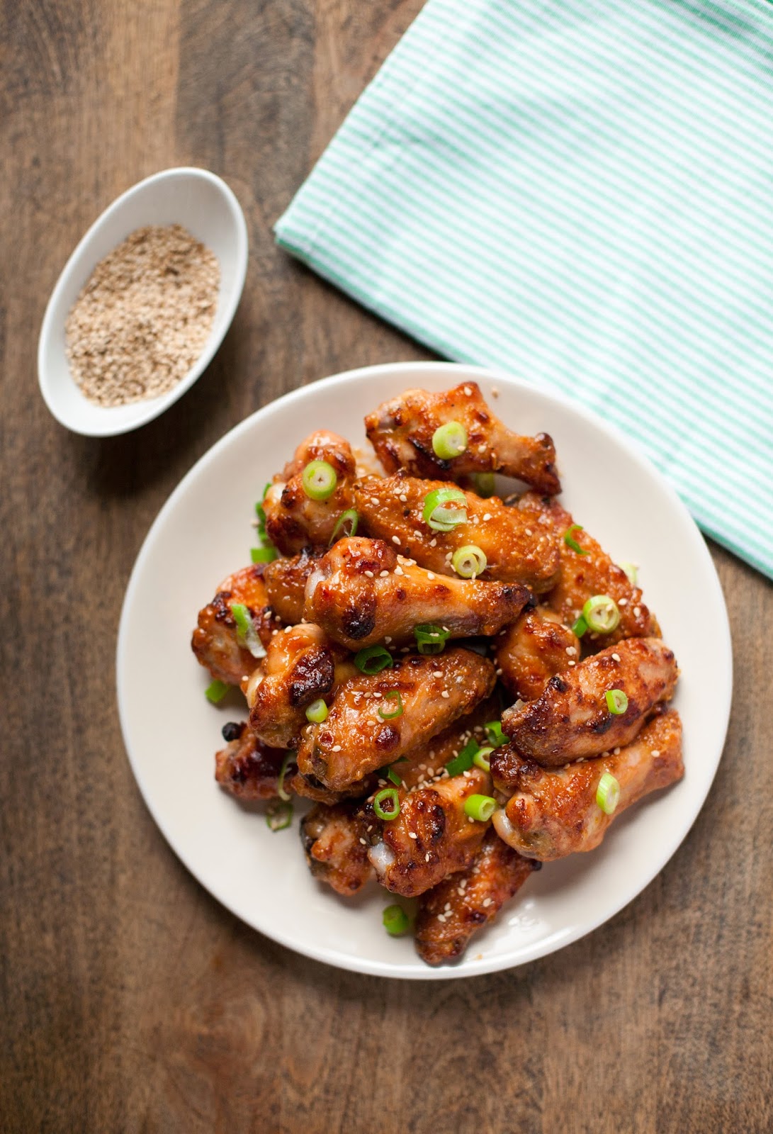 Alitas de pollo glaseadas con Tahini (sin gluten, paleo) | acalculatedwhisk.com 
