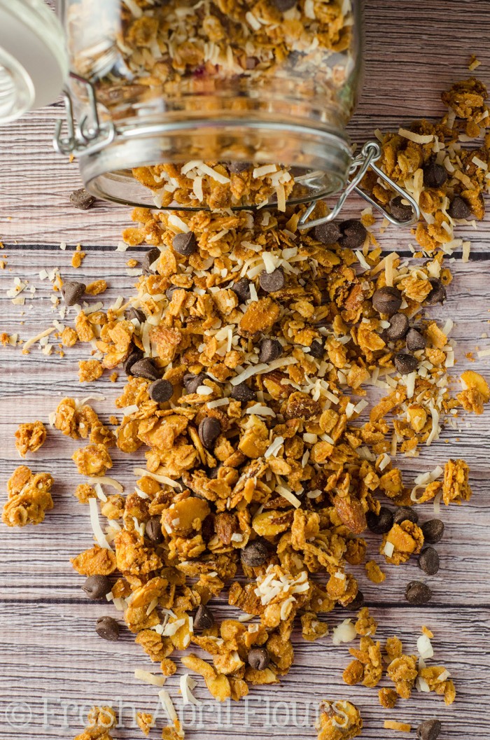 Almendra Joy Granola: Granola crujiente y saludable, llena de sabores de almendra, coco y chocolate.