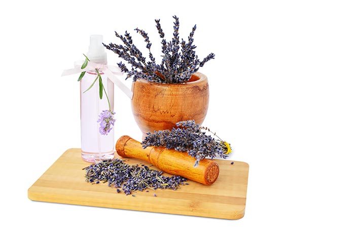 Bricolaje casero en aerosol de lino y ambientador con recetas de aceites esenciales | 31Daily.com