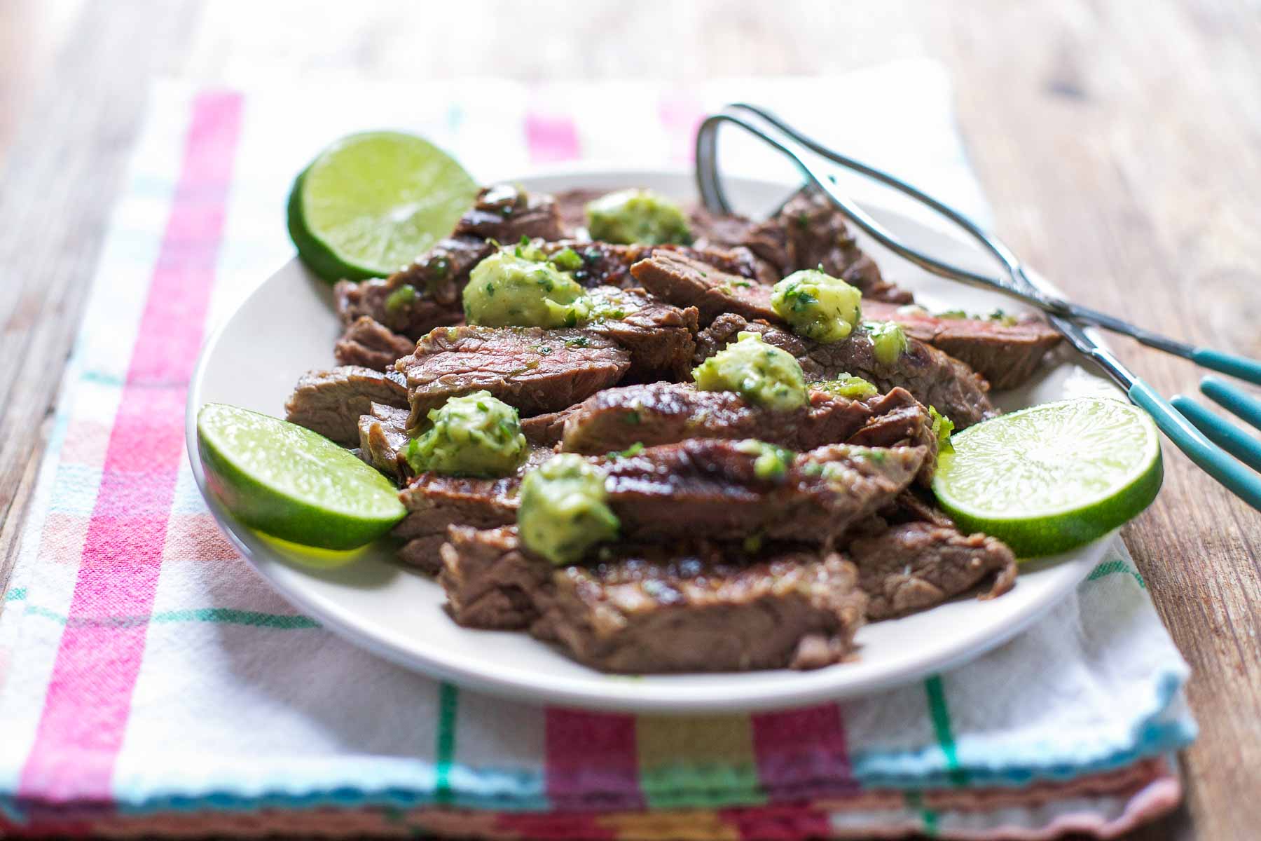 Anuncio de Paleo Planet + Skirt Steak marinado con cilantro-lima Ghee | acalculatedwhisk.com