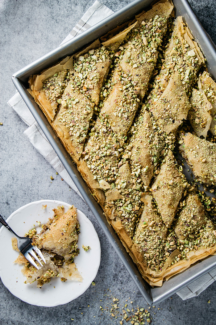 Baklava turco servido en un plato