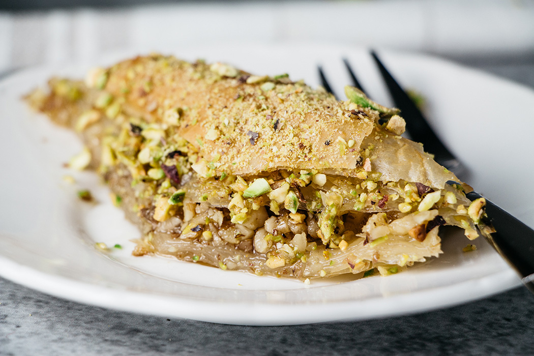Un primer plano de la rebanada de Baklava turco