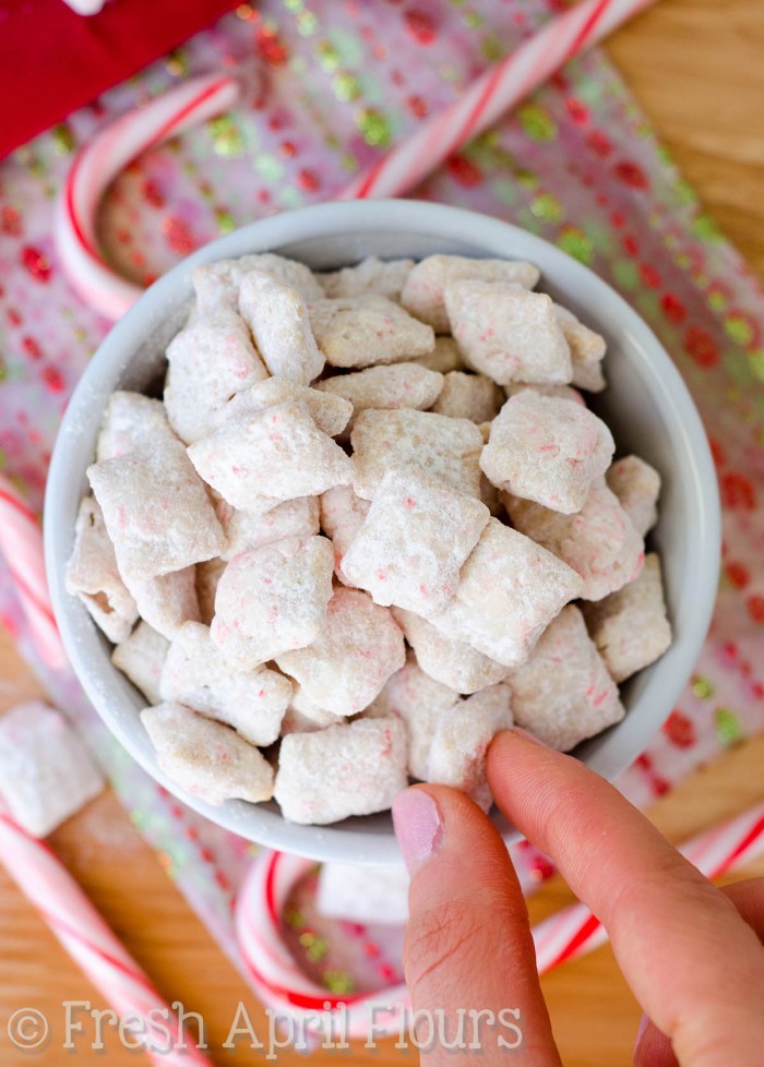 Candy Cane Puppy Chow: una versión de menta crujiente de la clásica comida para cachorros, justo a tiempo para las vacaciones.