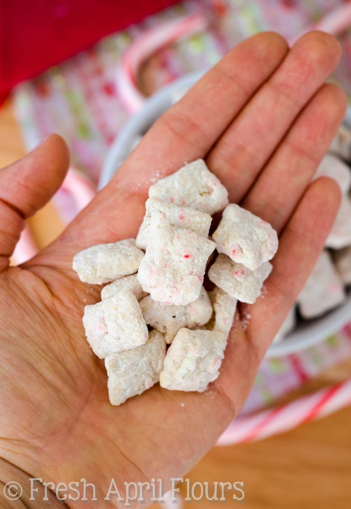 Candy Cane Puppy Chow: una versión de menta crujiente de la clásica comida para cachorros, justo a tiempo para las vacaciones.
