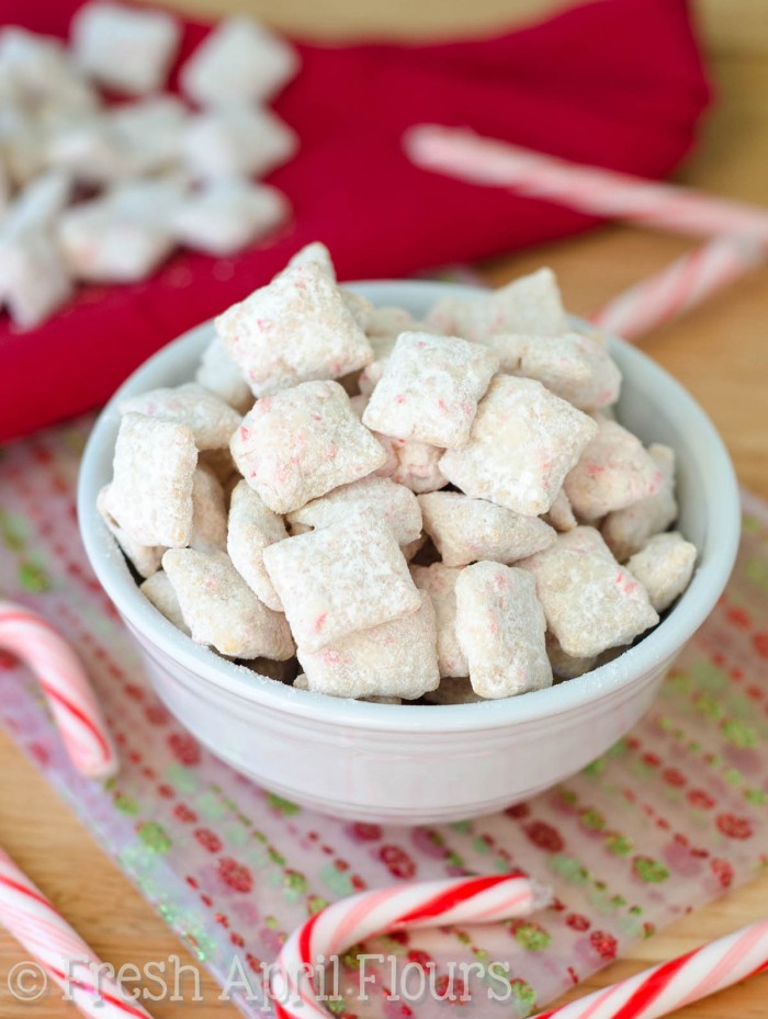 Candy Cane Puppy Chow: una versión de menta crujiente de la clásica comida para cachorros, justo a tiempo para las vacaciones.