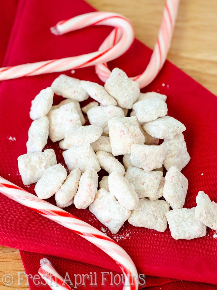 Candy Cane Puppy Chow: una versión de menta crujiente de la clásica comida para cachorros, justo a tiempo para las vacaciones.