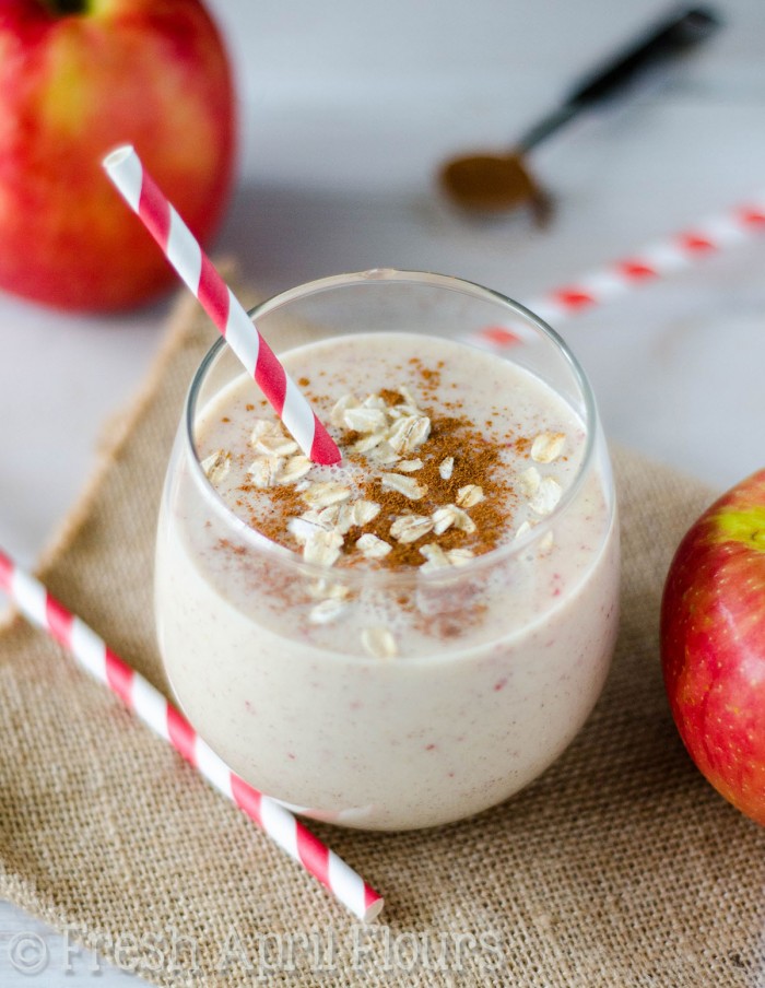 Batido de tarta de manzana saludable: Hecho con ingredientes buenos para ti, pero sabe igual que la tarta de manzana. ¡Naturalmente endulzado y sin gluten!