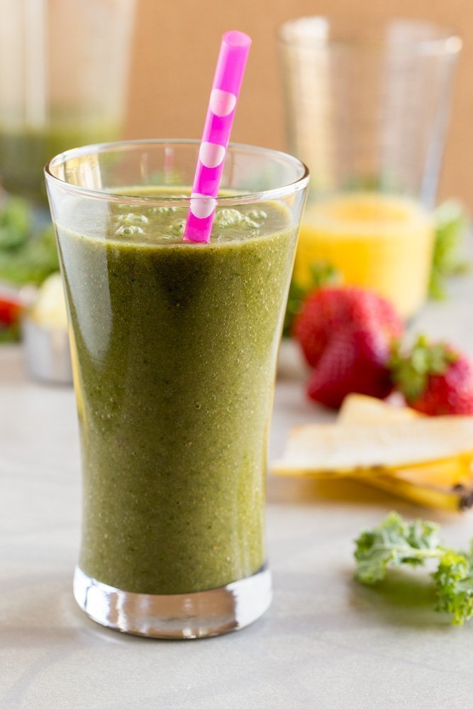 ¿Te has sentido lento y necesitas arrancar tu sistema? Comience su día tomando un batido verde no lácteo lleno de frutas saludables, verduras y mucha vitamina C.