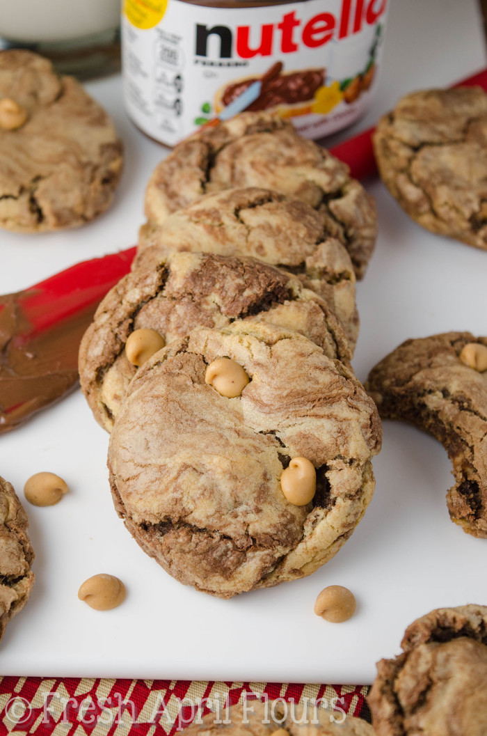 Galletas de chip de mantequilla de cacahuete remolinadas de Nutella: galletas de azúcar marrón rellenas con chips de mantequilla de maní y generosos remolinos de Nutella.