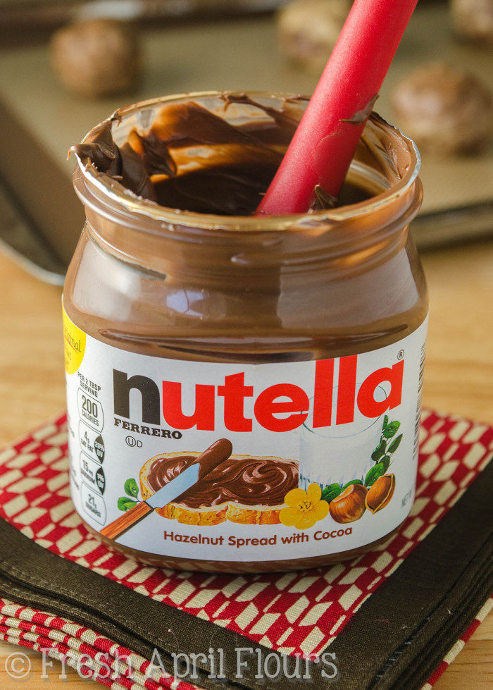 Galletas de chip de mantequilla de cacahuete remolinadas de Nutella: galletas de azúcar marrón rellenas con chips de mantequilla de maní y generosos remolinos de Nutella.
