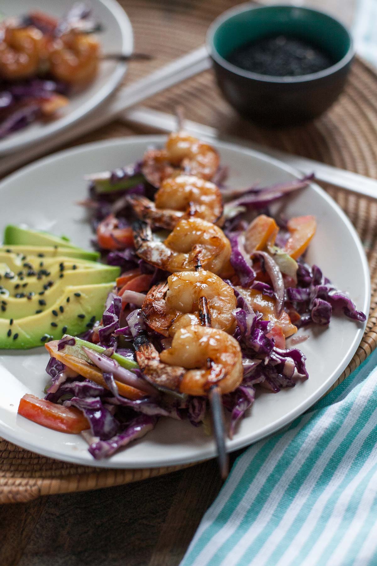 Brochetas de gambas a la plancha con crema de sésamo | acalculatedwhisk.com # 30MinuteMondays