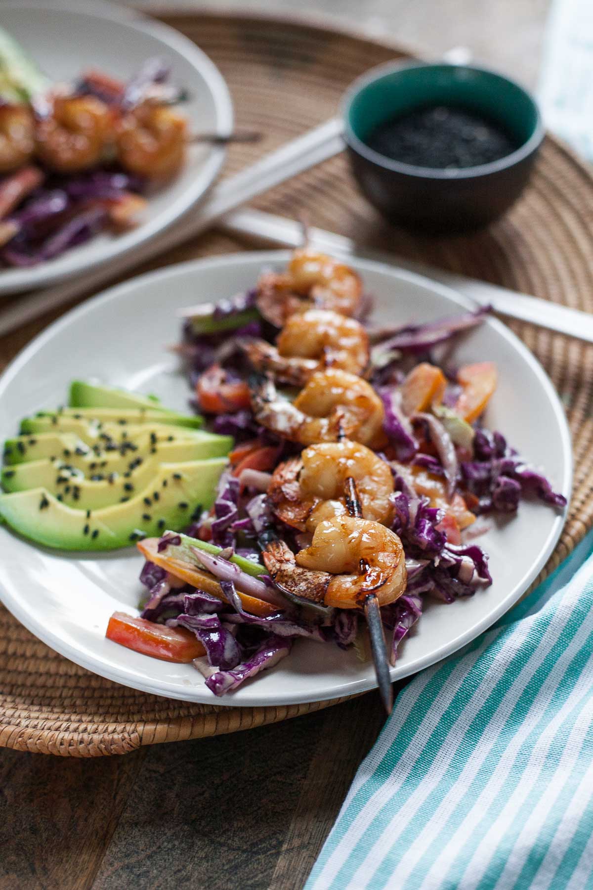 Brochetas de gambas a la plancha con crema de sésamo | acalculatedwhisk.com # 30MinuteMondays