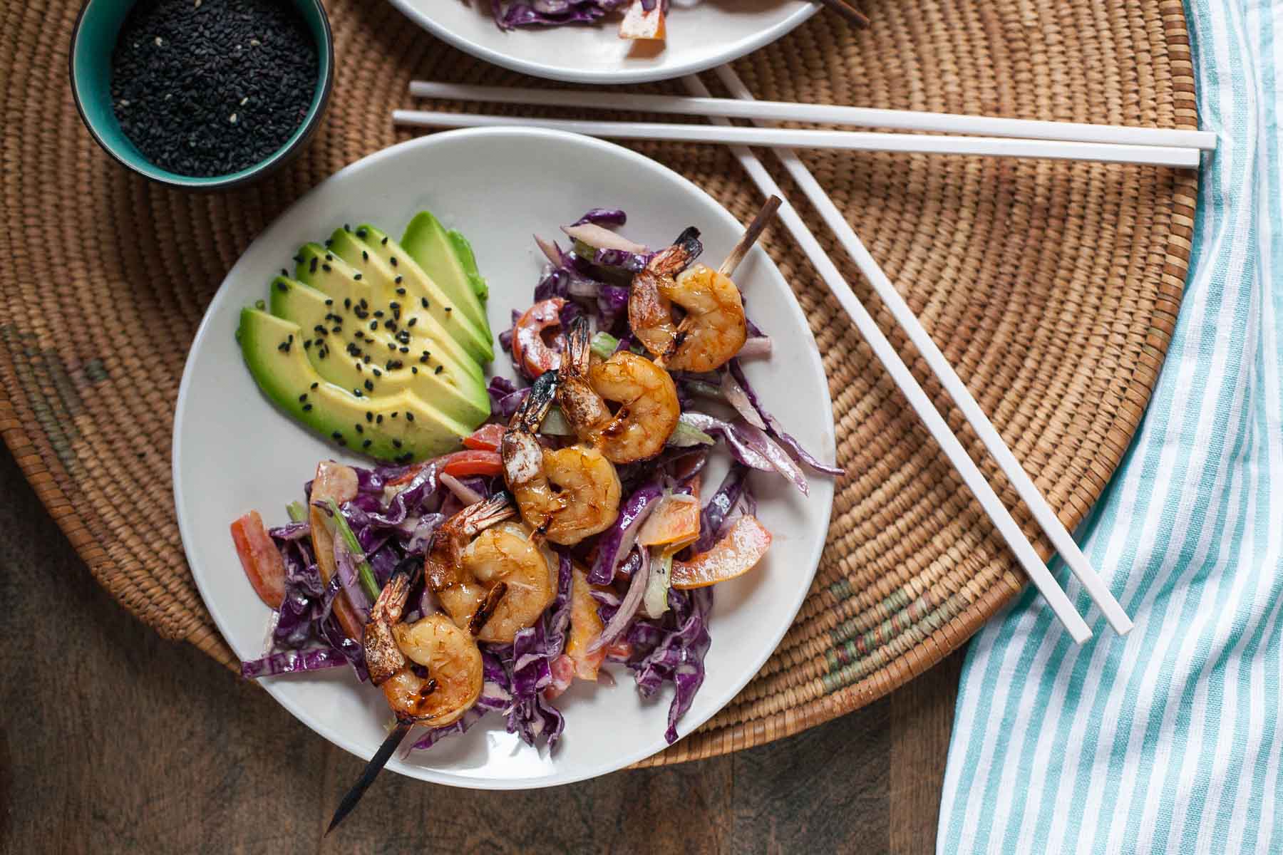 Brochetas de gambas a la plancha con crema de sésamo | acalculatedwhisk.com # 30MinuteMondays