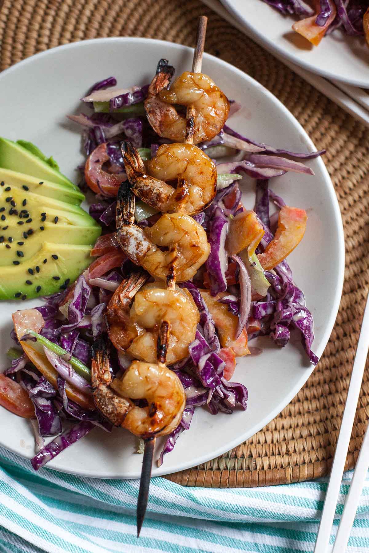 Brochetas de gambas a la plancha con crema de sésamo | acalculatedwhisk.com # 30MinuteMondays