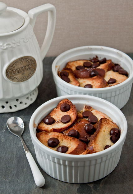Budín de pan de pretzel suave con chocolate