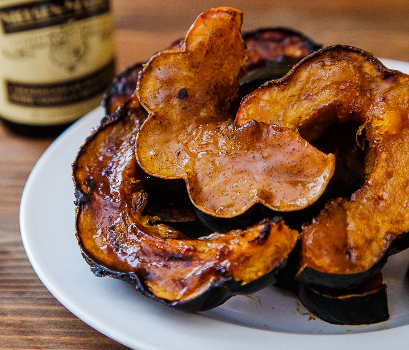 Una Acción de Gracias Pequeña: Vanilla Bean Roasted Acorn Squash
