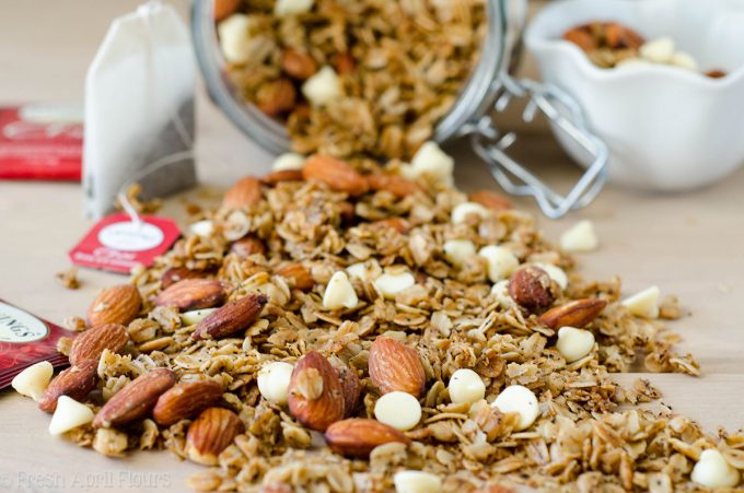 Chai Spiced Granola: Granola casera condimentada con los sabores cálidos de canela, nuez moscada y cardamomo. Perfecto para una merienda de clima frío!