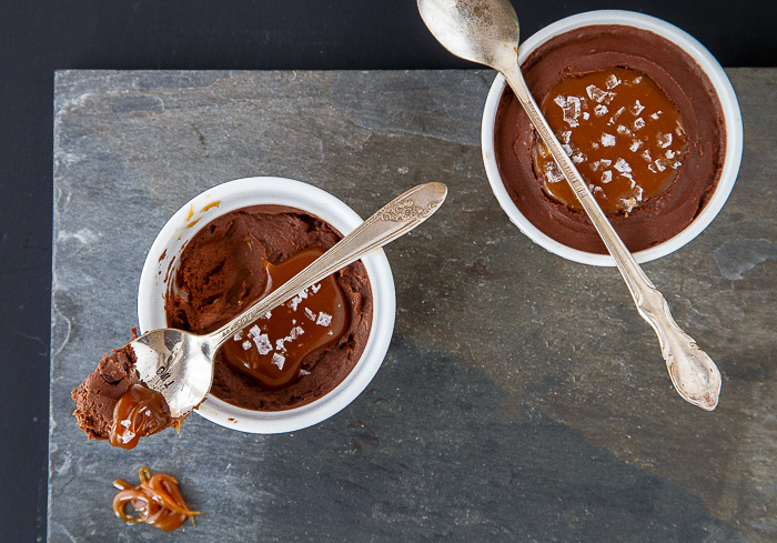  Cheesecakes de chocolate + Salsa de caramelo salada 