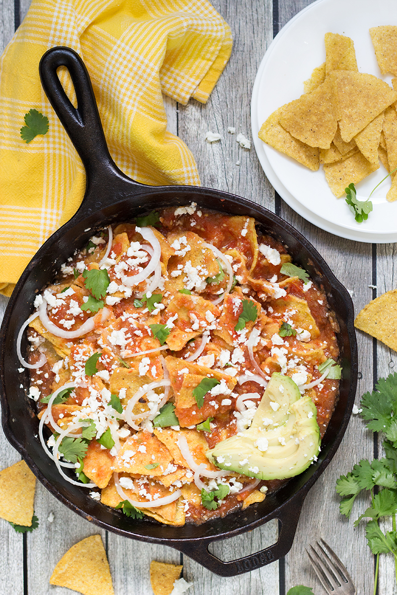 ¡Todos deberían saber cómo hacer chilaquiles, porque este platillo mexicano es fantástico! ¡Echale un vistazo!