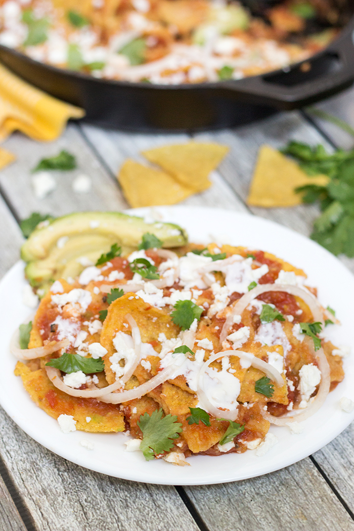¡Todos deberían saber cómo hacer chilaquiles, porque este platillo mexicano es fantástico! ¡Echale un vistazo!