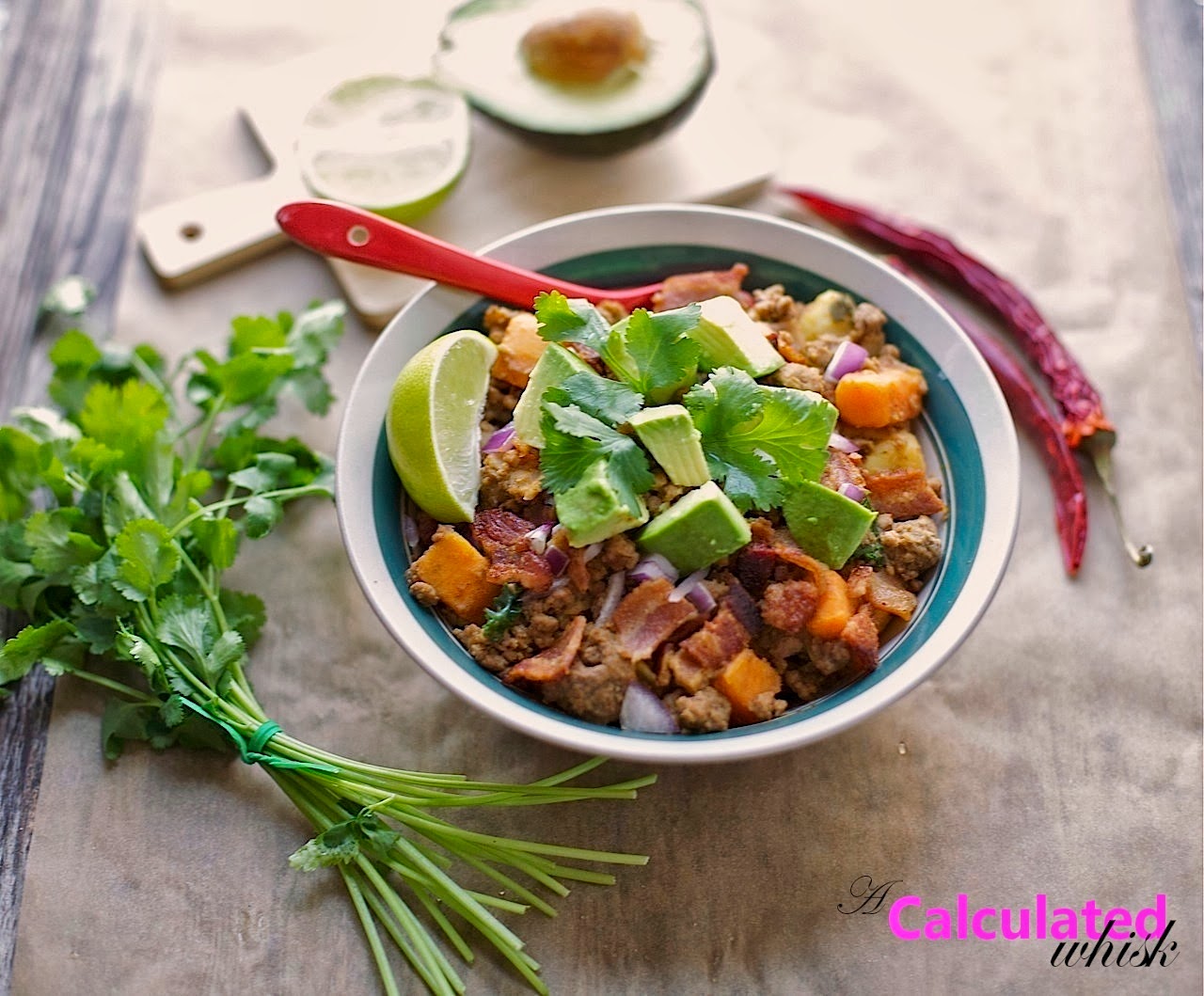 Chili con tocino y camote (Sin gluten, Paleo) | acalculatedwhisk.com