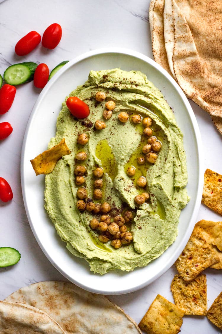  Este Hummus Cilantro Jalapeño es un baño fácil y saludable hecho en minutos con ingredientes frescos. ¡También es genial! www.keviniscooking.com 