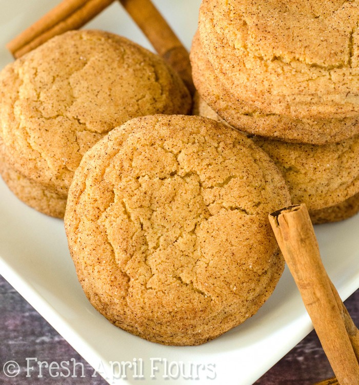 Snickerdoodles clásicos: bordes crujientes, centros que se derriten en la boca y toda la canela y azúcar que pueda desear de estas galletas clásicas.