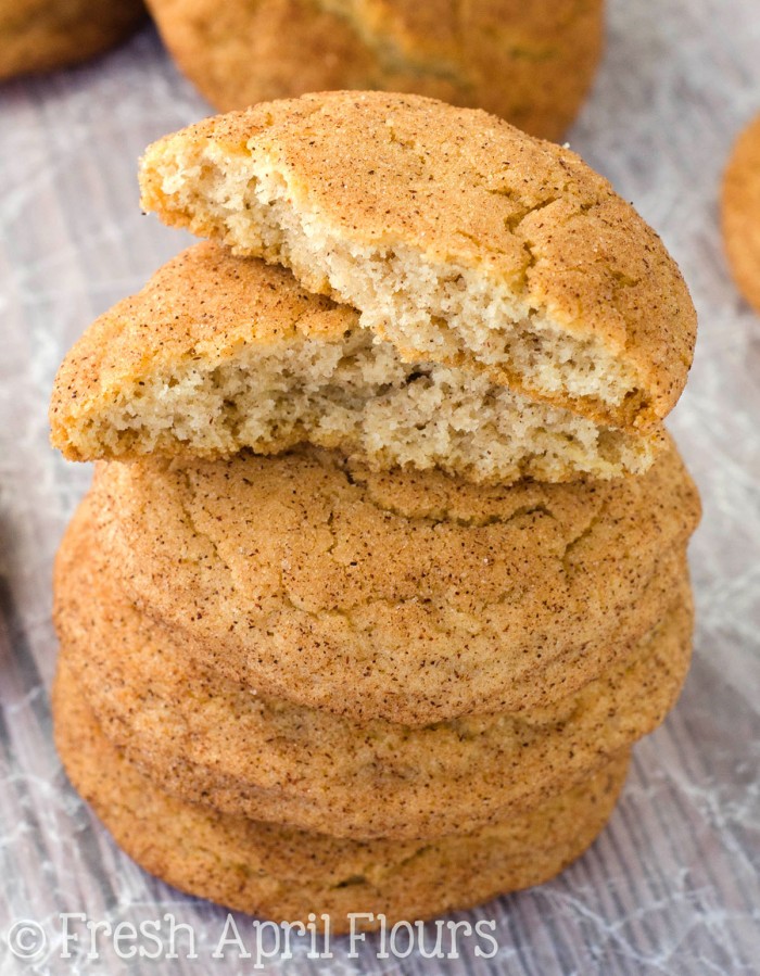 Snickerdoodles clásicos: bordes crujientes, centros que se derriten en la boca y toda la canela y azúcar que pueda desear de estas galletas clásicas.