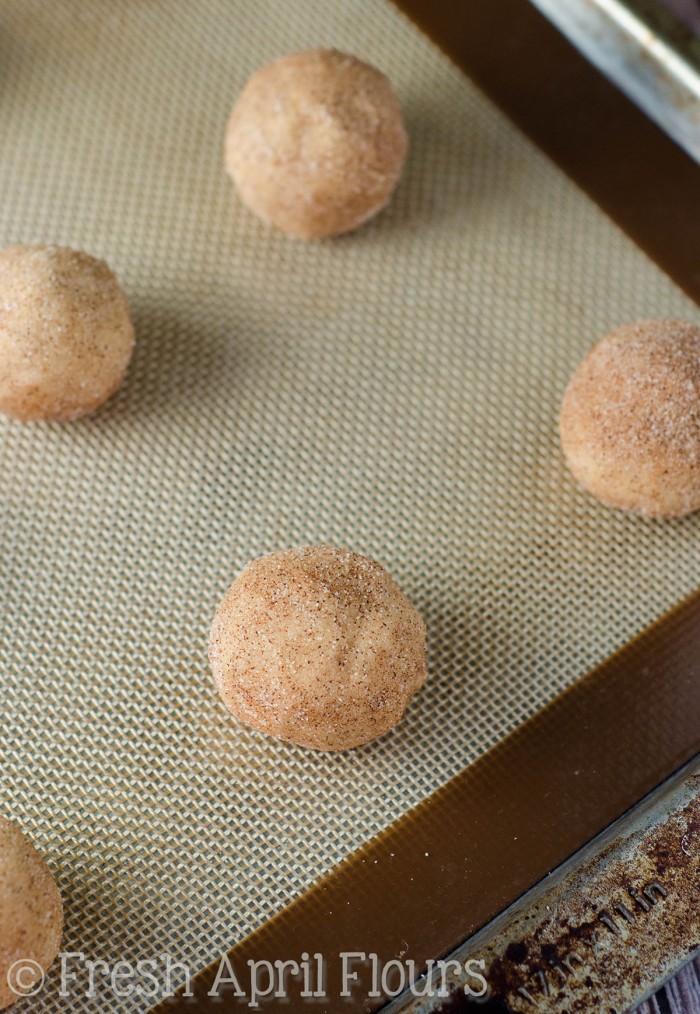 Snickerdoodles clásicos: bordes crujientes, centros que se derriten en la boca y toda la canela y azúcar que pueda desear de estas galletas clásicas.