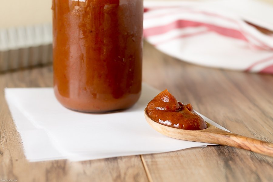 Primer plano de la receta de mantequilla de manzana chipotle lenta cocina
