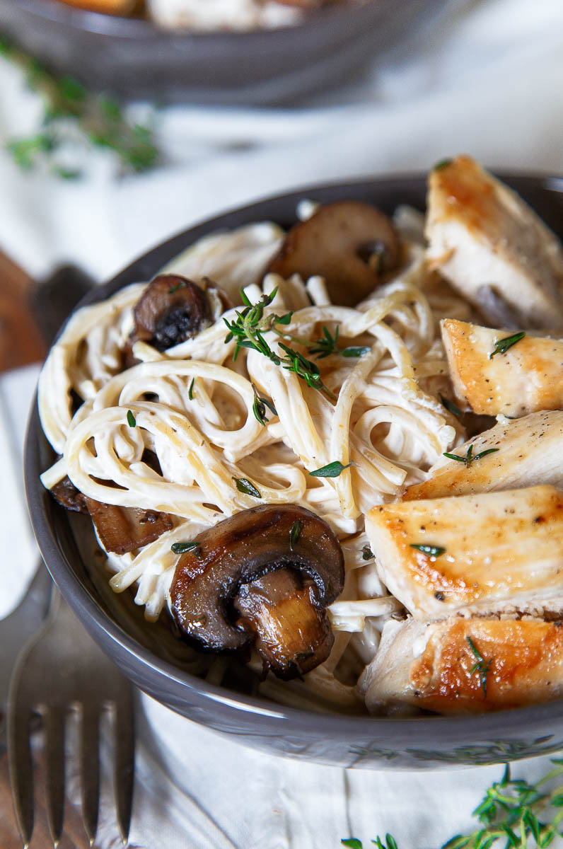  Pasta de compromiso: ¡Pasta cremosa de pollo y champiñones para dos! 