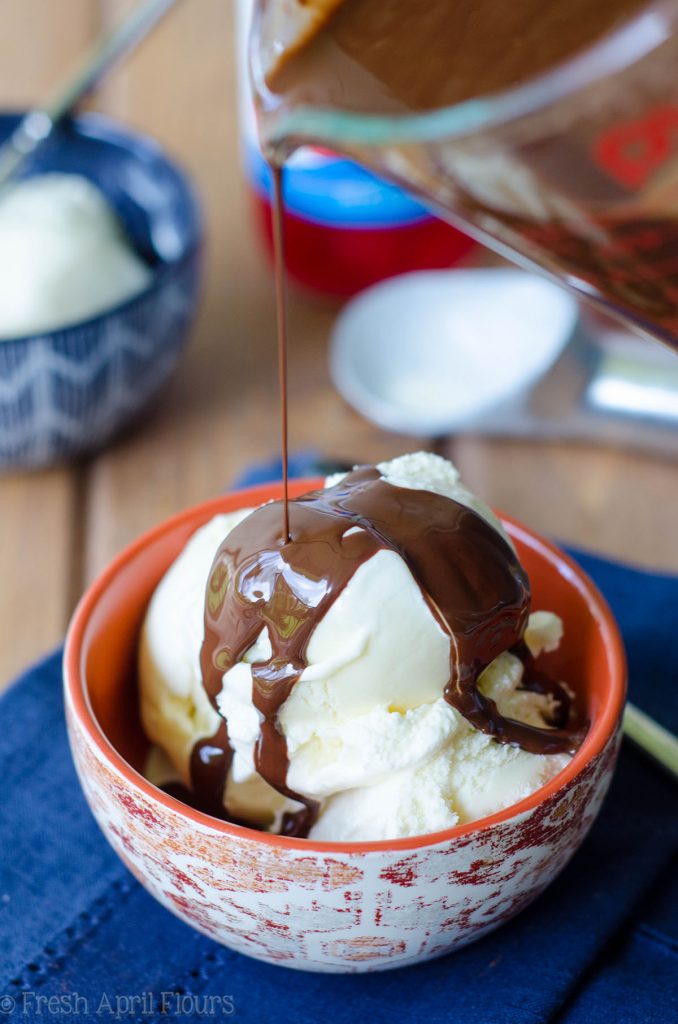 Casera mágica hecha en casa: y una receta fácil de 3 ingredientes para la concha mágica que puedes hacer en casa. ¡Traigan los helados!