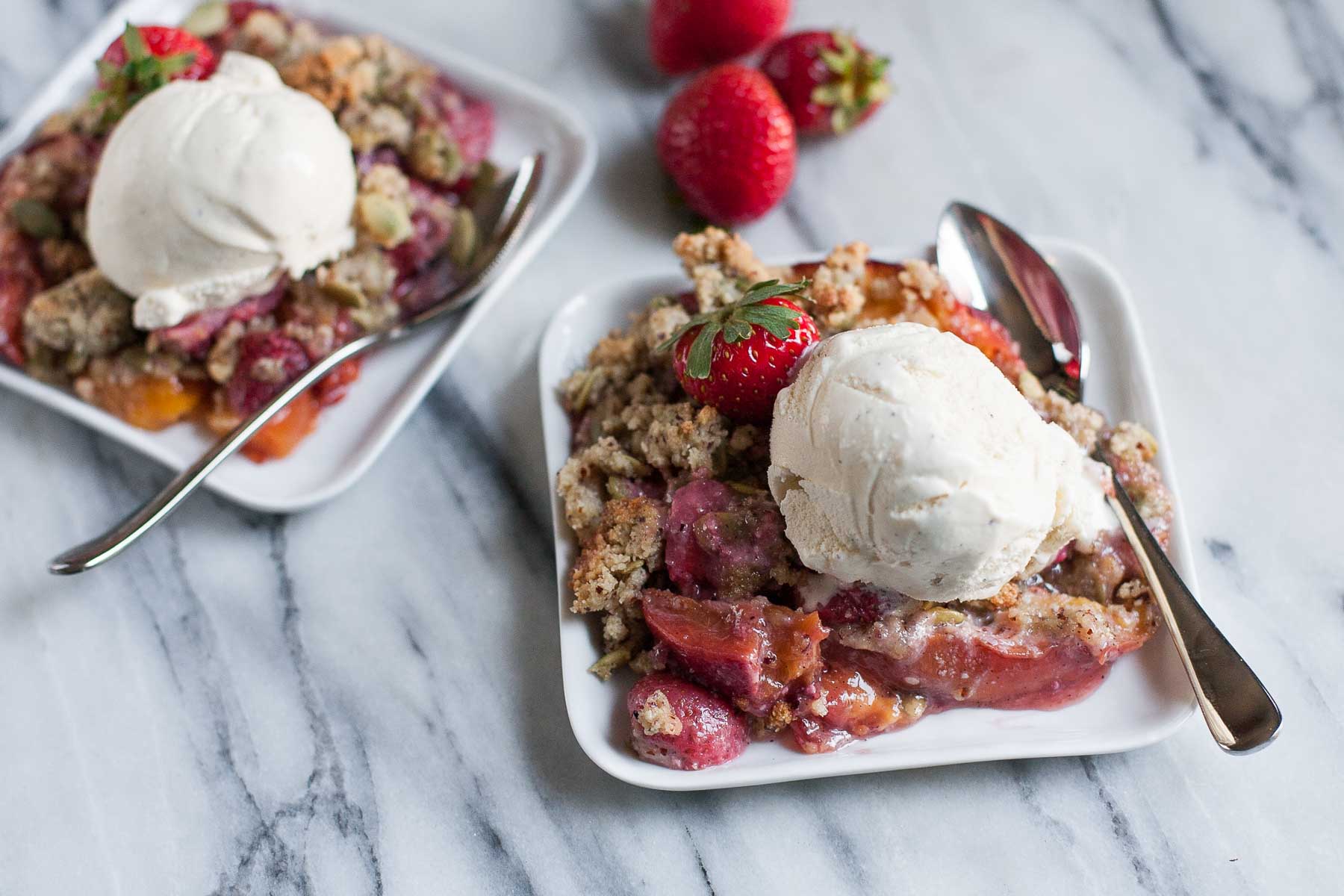 Fresco-Melocotón Crujiente Con Avellana-Pepita Crumble | acalculatedwhisk.com