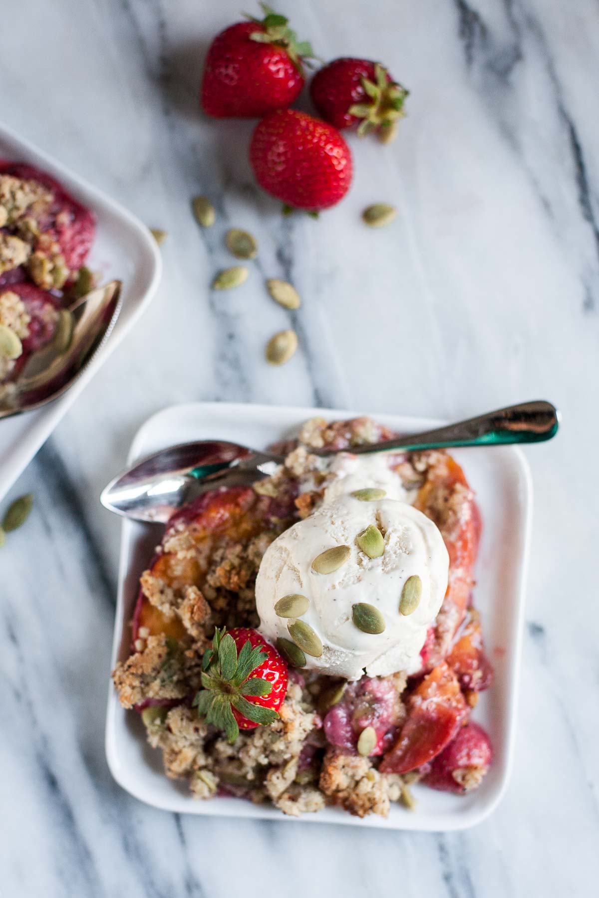 Fresco-Melocotón Crujiente Con Avellana-Pepita Crumble | acalculatedwhisk.com