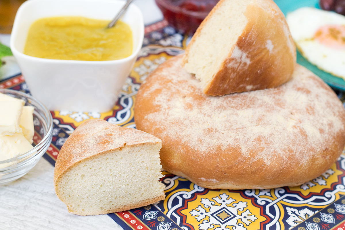 ¡Una mirada al tradicional desayuno marroquí que incluye pan, tortitas de sémola, huevos fritos y el famoso té de menta! | cocinartheglobe.com