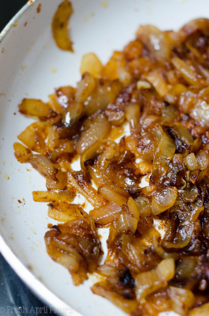 Dip de cebolla caramelizada: inmersión cremosa y sabrosa llena de cebollas dulces cocidas. Perfecto con verduras y papas fritas!
