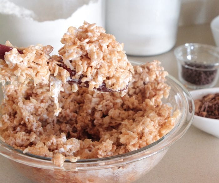Toffee Chocolate Chip Krispie trata