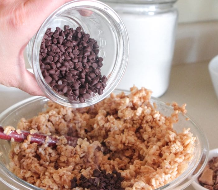 Toffee Chocolate Chip Krispie trata