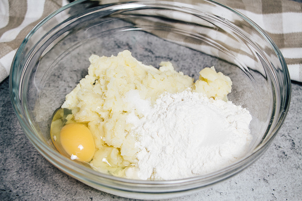 Preparación de la masa para Kartoffelkloesse