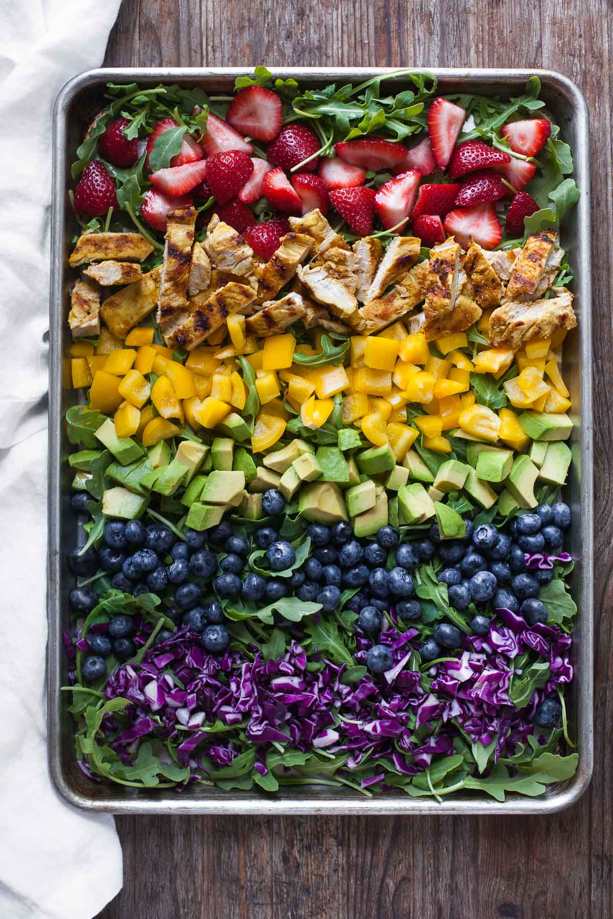 Ensalada Arco Iris Con Pollo A La Parrilla Y Aderezo De Nogal De Frambuesa # 30MinuteMondays | acalculatedwhisk.com 