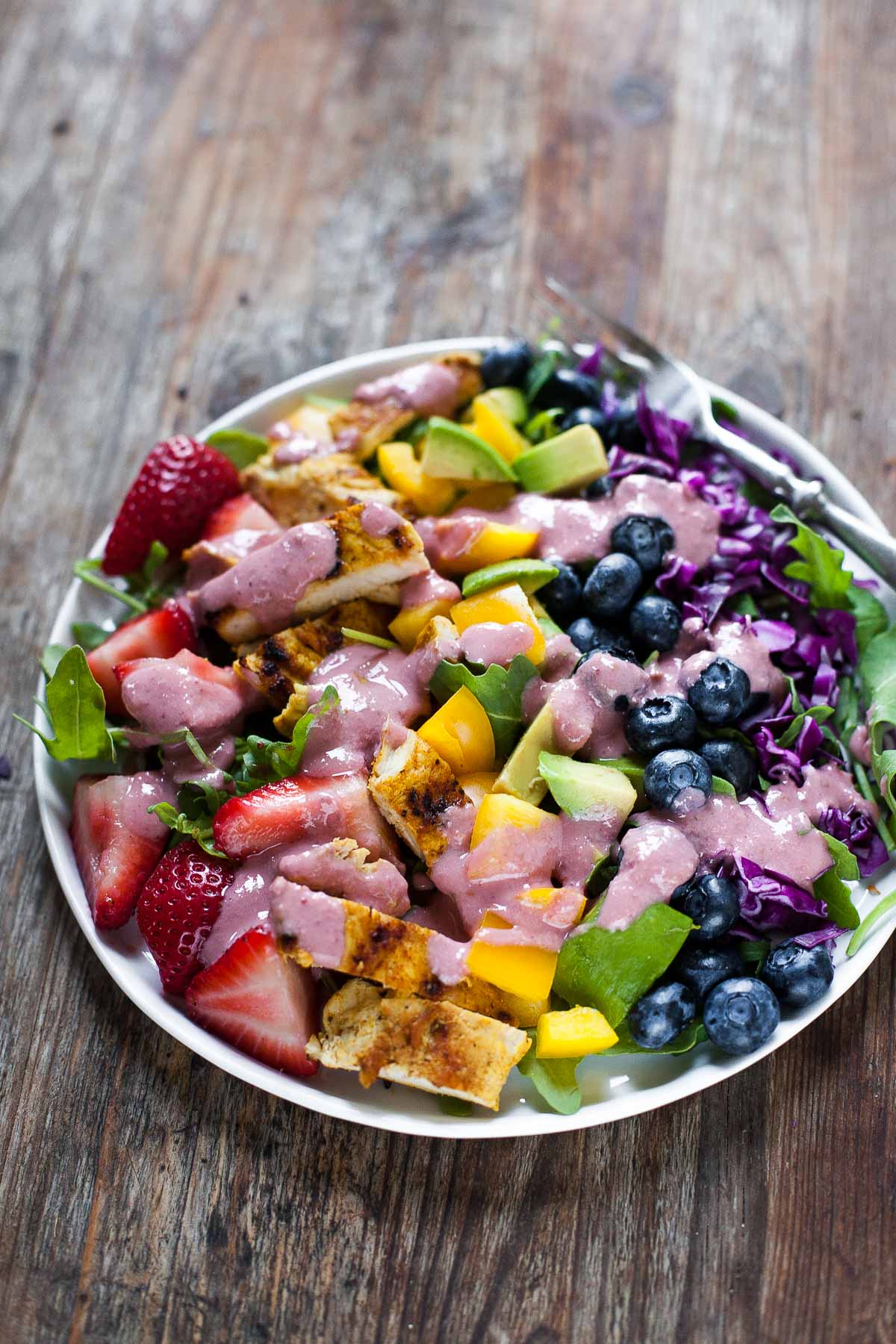 Ensalada Arco Iris Con Pollo A La Parrilla Y Aderezo De Nogal De Frambuesa # 30MinuteMondays | acalculatedwhisk.com 