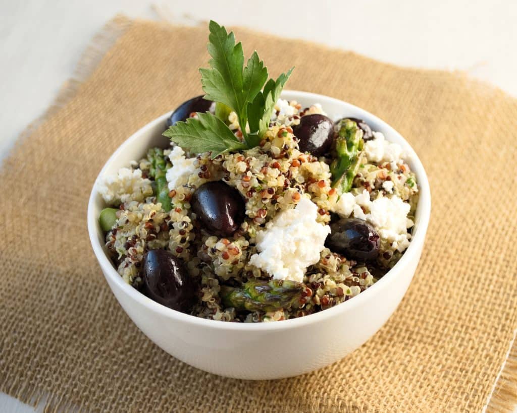 Ensalada De Quinua Con Pesto De Limon Y Alcachofas