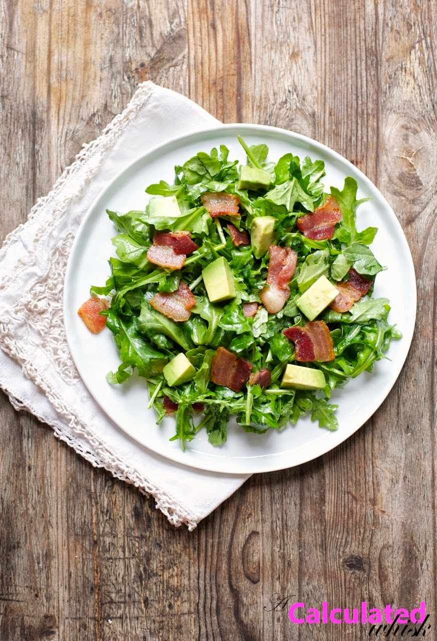 Ensalada de tocino, rúcula y aguacate con vinagreta de jerez (Sin gluten, Paleo)