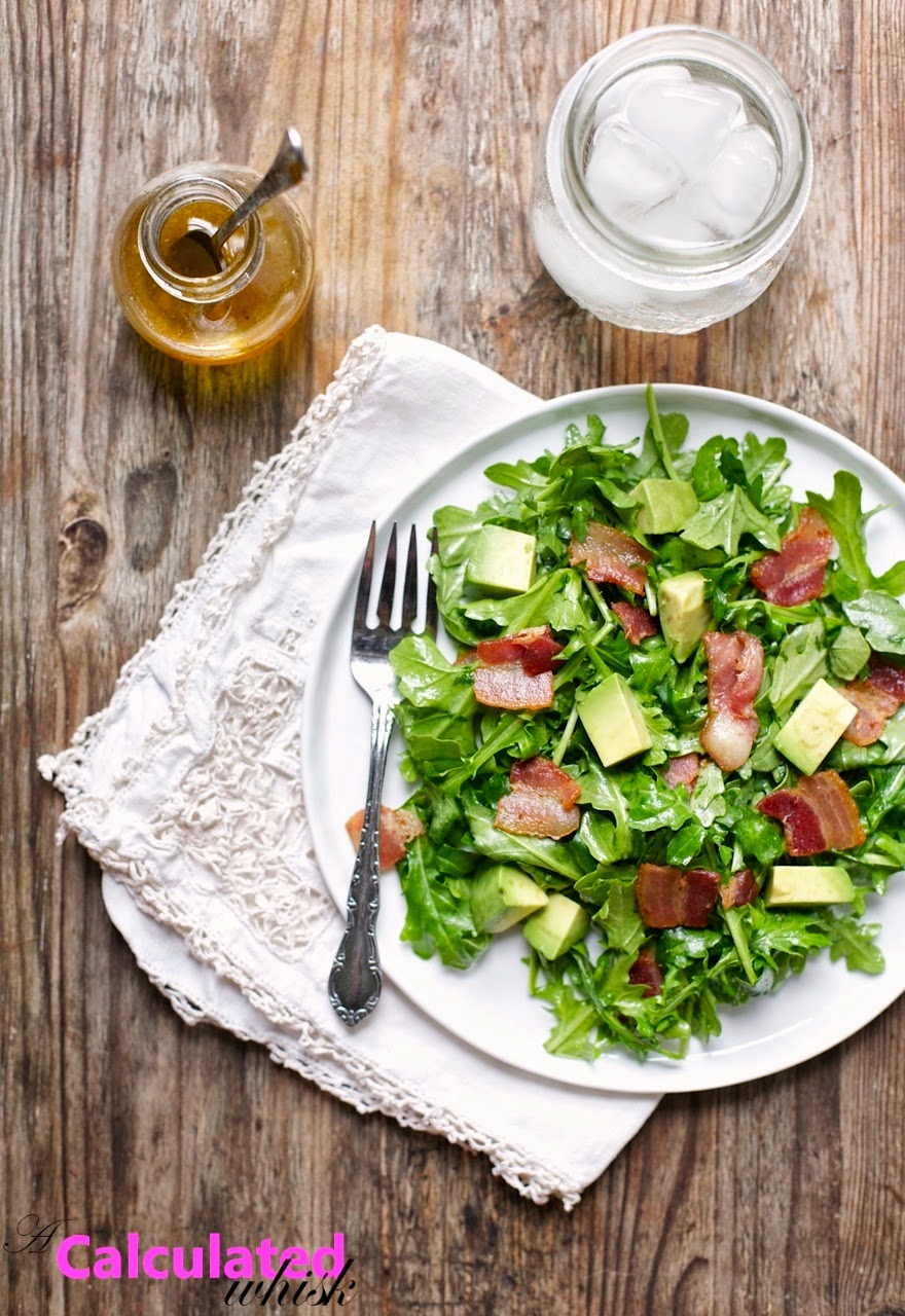 Ensalada de tocino, rúcula y aguacate con vinagreta de jerez (Sin gluten, Paleo)